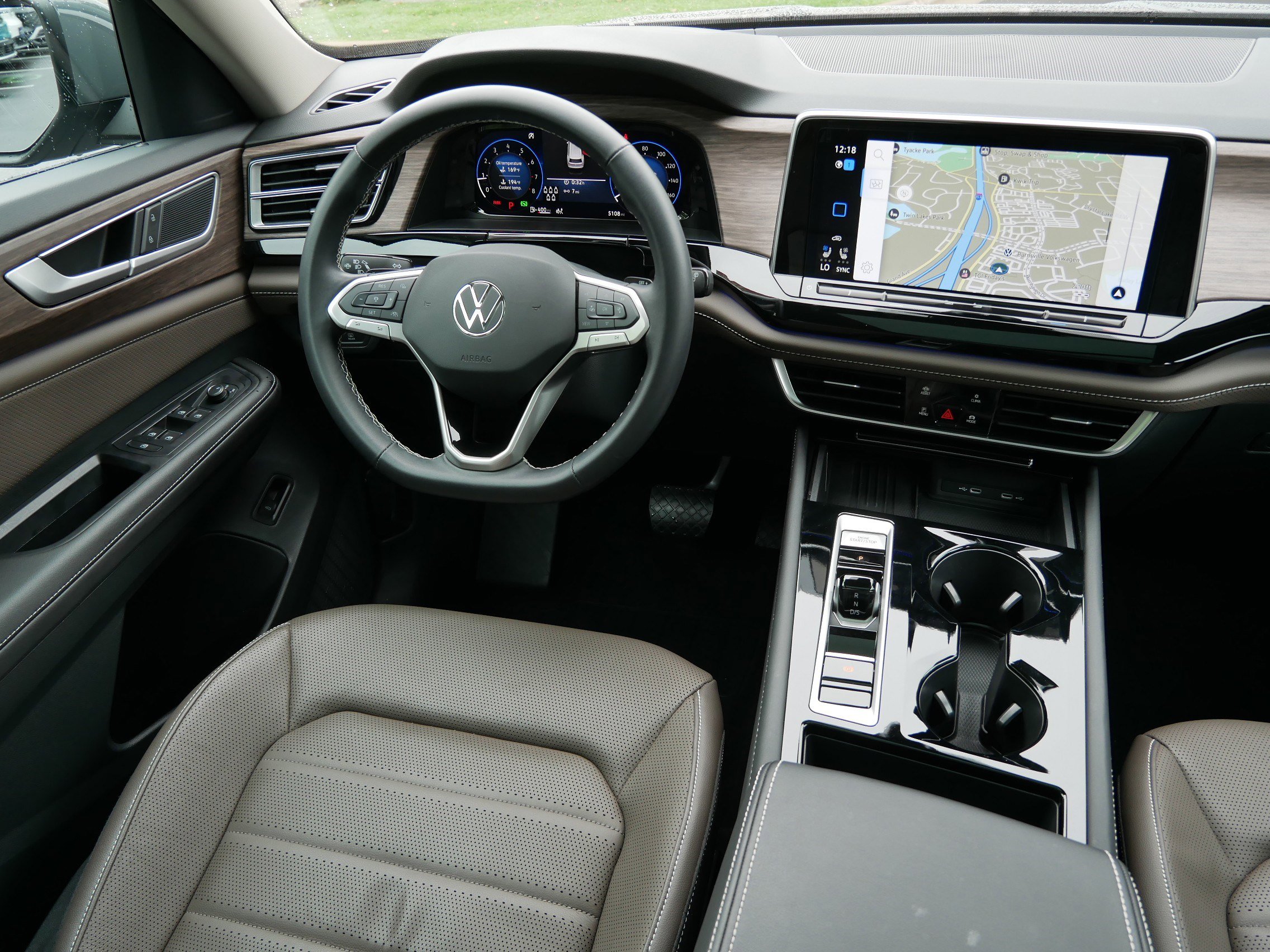 2025 Volkswagen Atlas SEL photo 9
