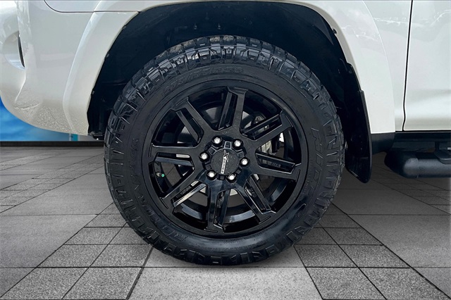 2023 Toyota 4Runner SR5 Premium 4WD photo 8