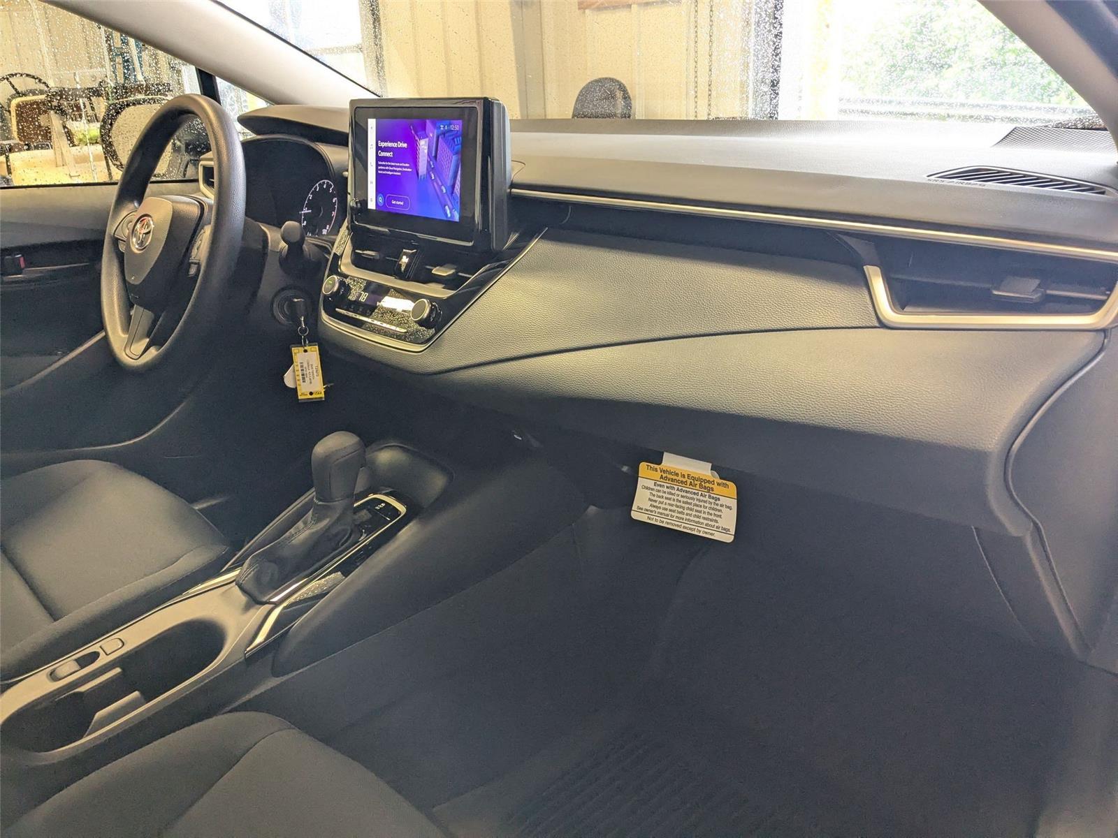 2025 Toyota Corolla LE photo 32