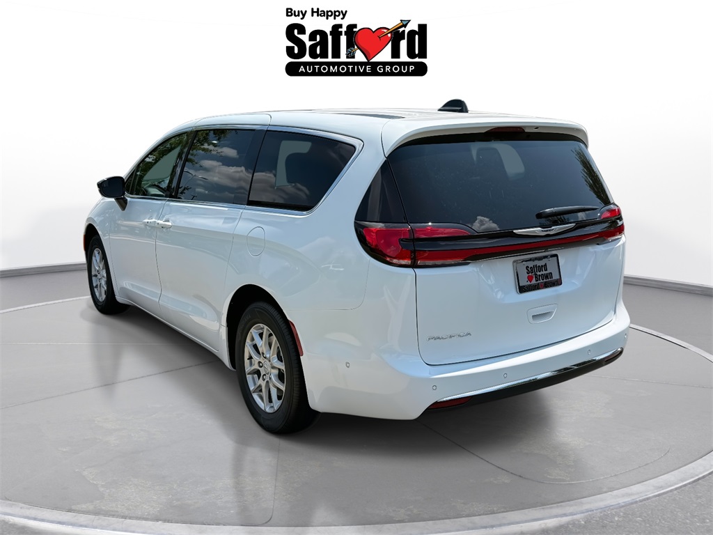 2025 Chrysler Pacifica photo 6