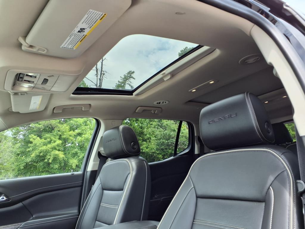 2023 Gmc Acadia Denali photo 3