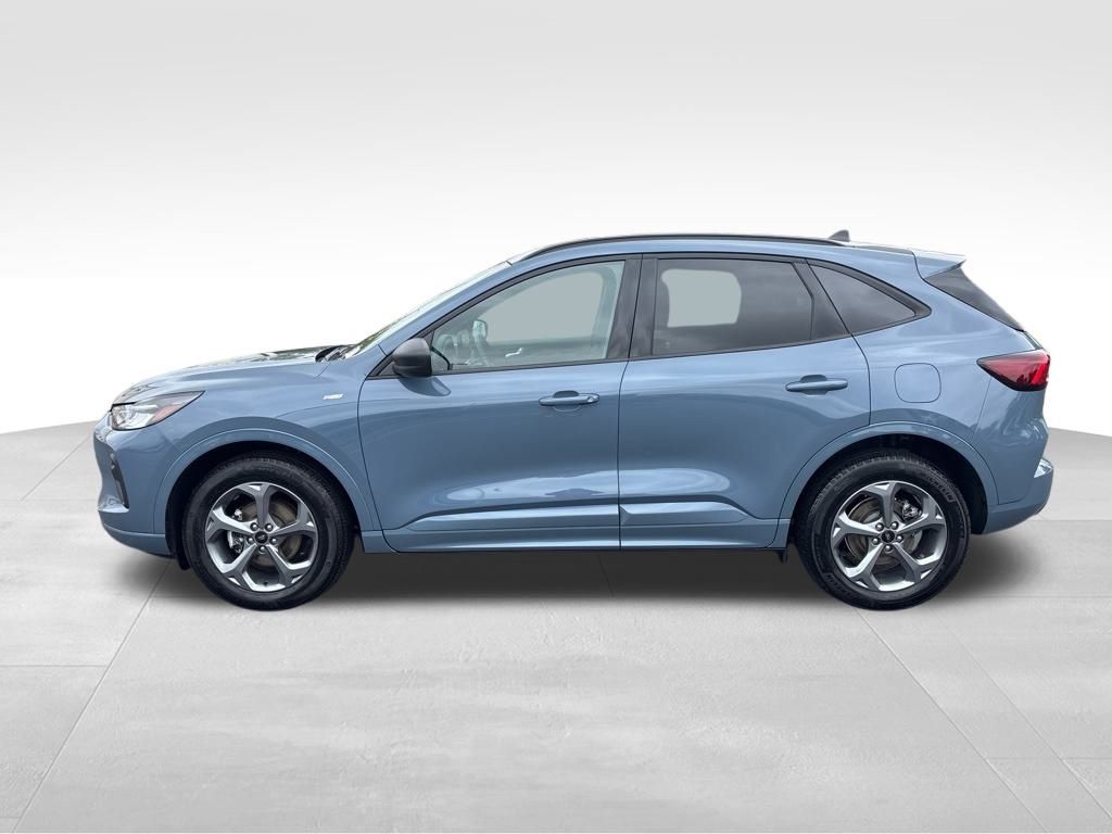 2023 Ford Escape ST-Line photo 2