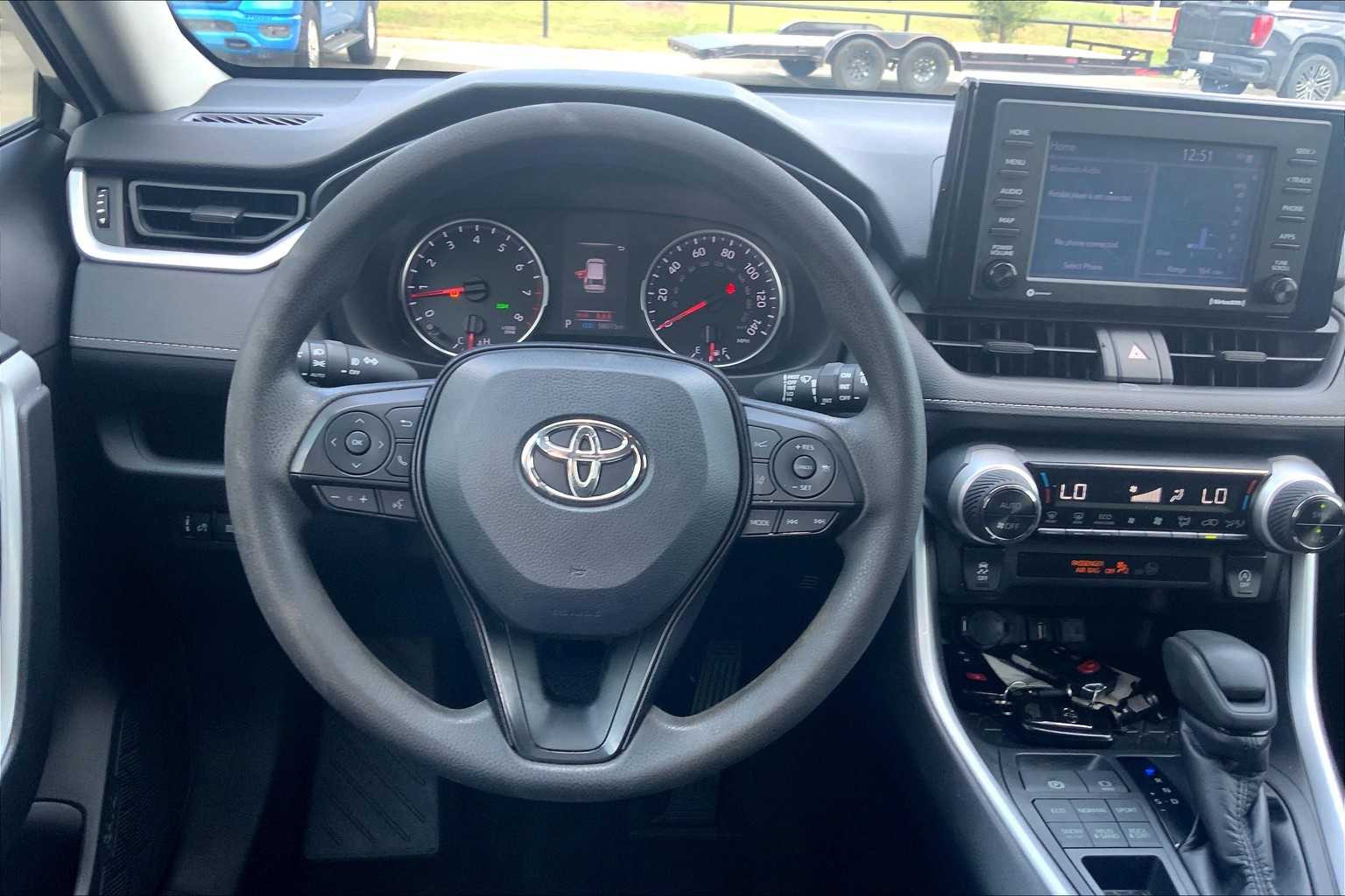 2020 Toyota RAV4 XLE photo 5