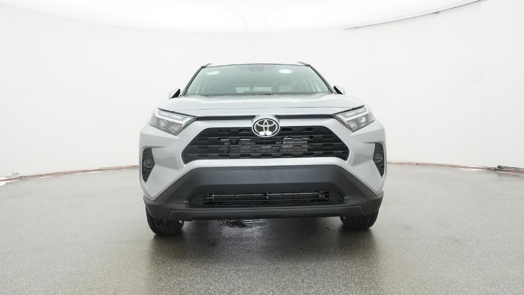 2025 Toyota RAV4 Hybrid XLE photo 3