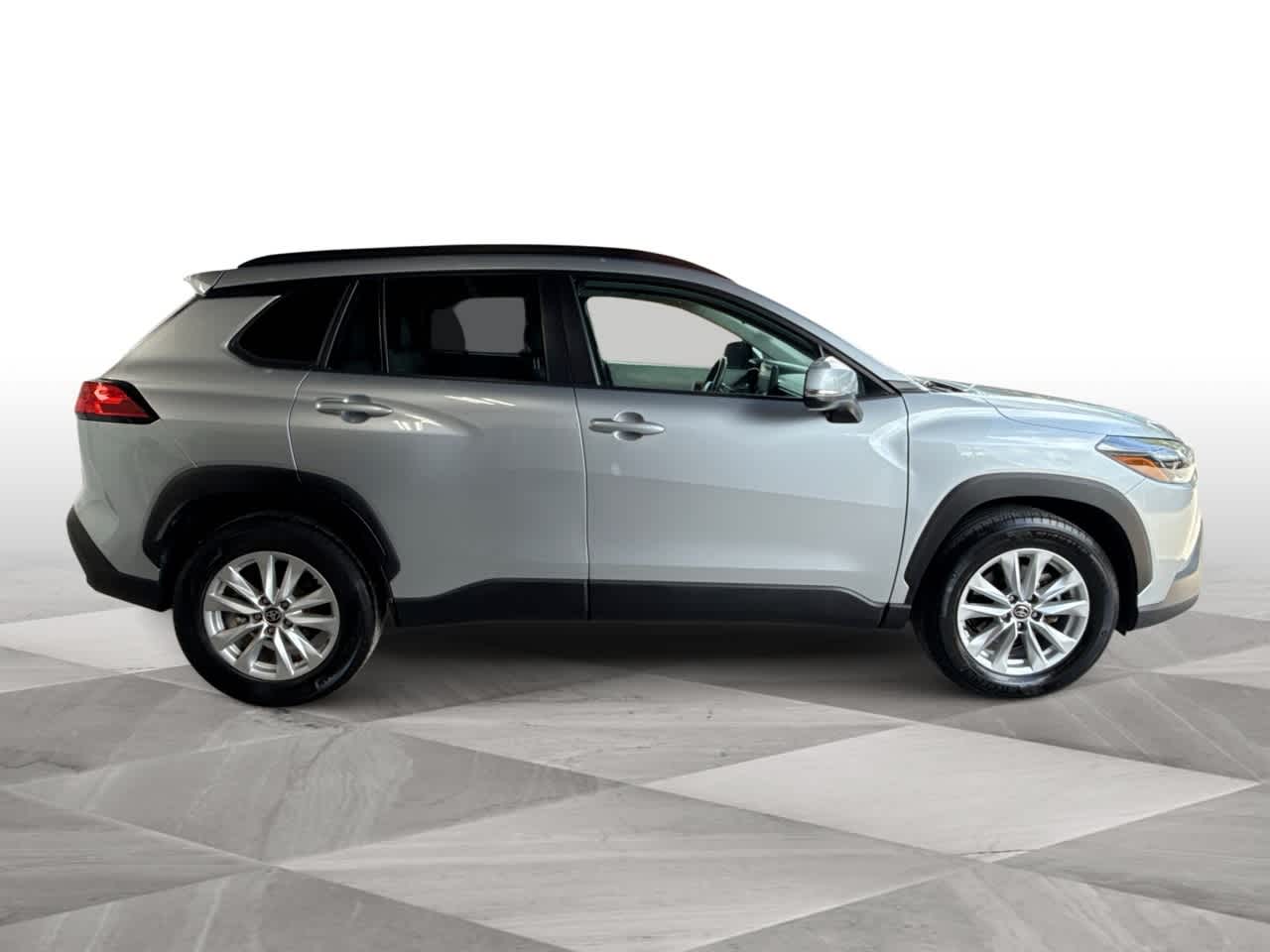 2023 Toyota Corolla Cross LE photo 6