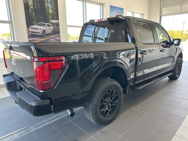 2025 Ford F-150 XLT photo 2