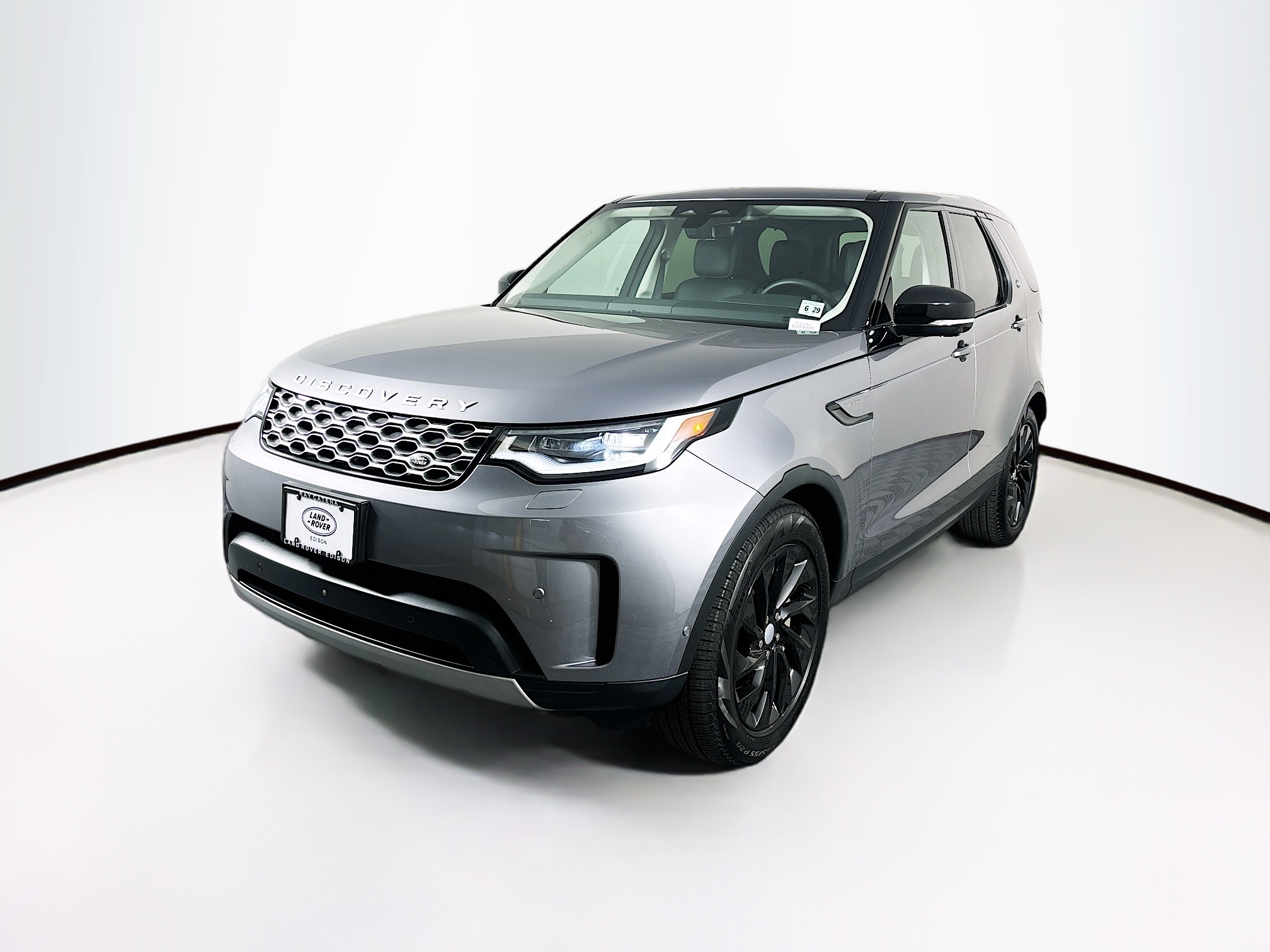 2024 Land Rover Discovery S's photo