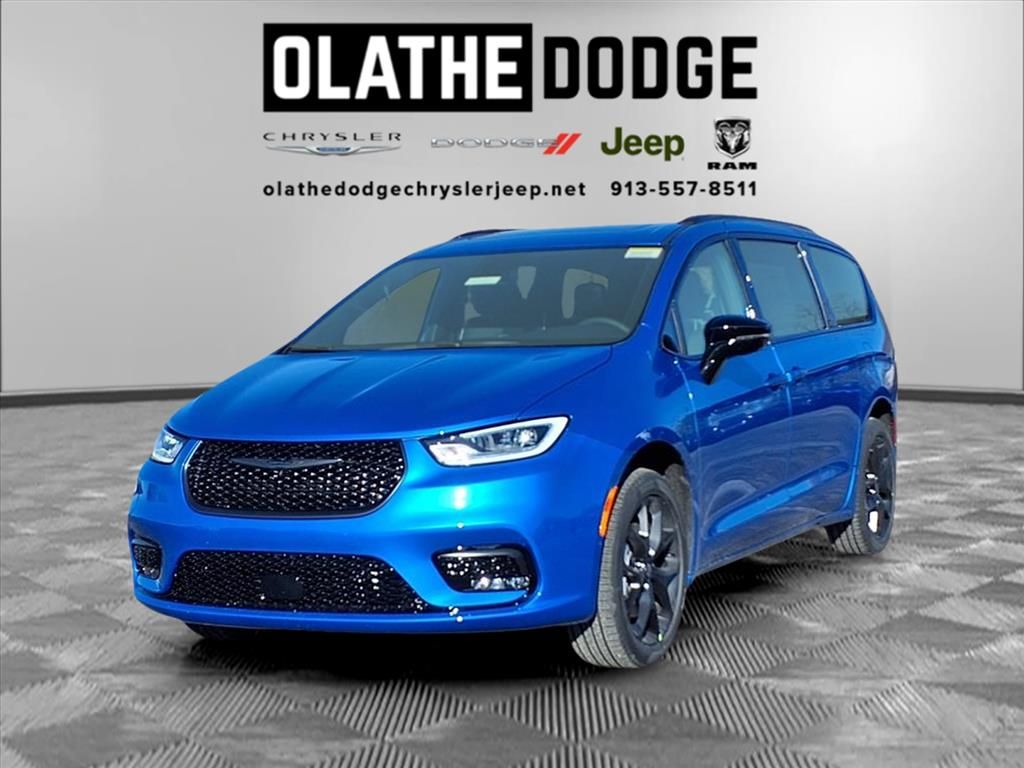 2026 Chrysler Pacifica Limited's photo