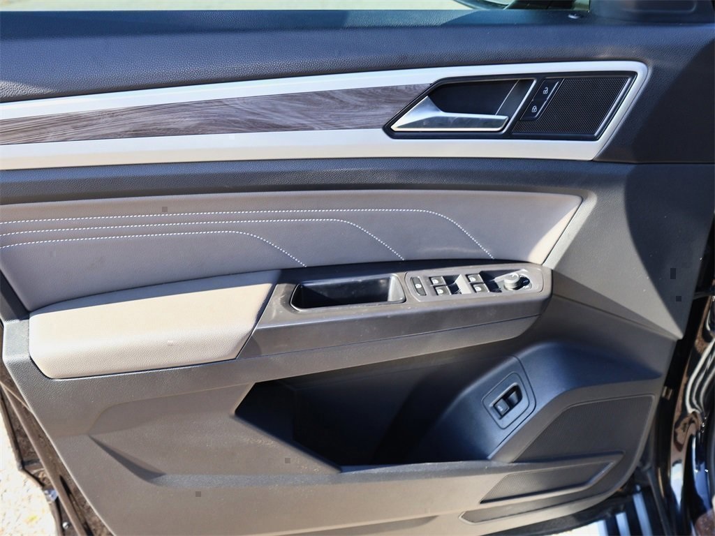 2022 Volkswagen Atlas Cross Sport V6 SE Technology photo 10