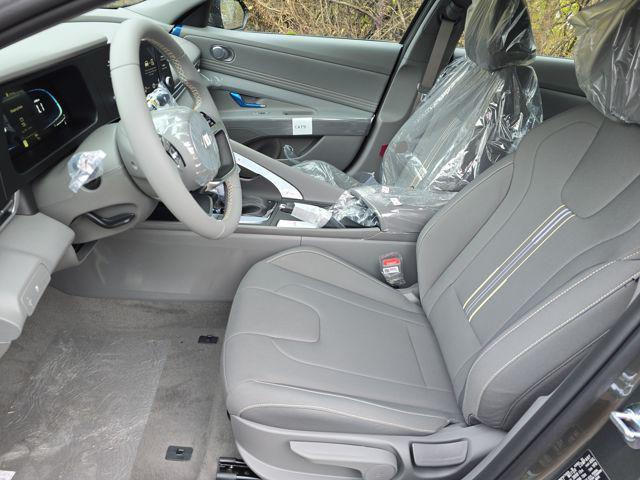 2026 Hyundai Elantra SEL Sport photo 4