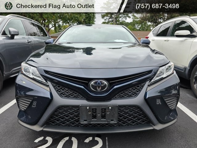 2019 Toyota Camry SE photo 2