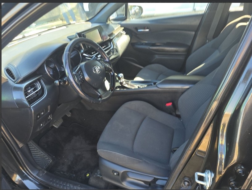 2018 Toyota C-HR XLE Premium photo 13