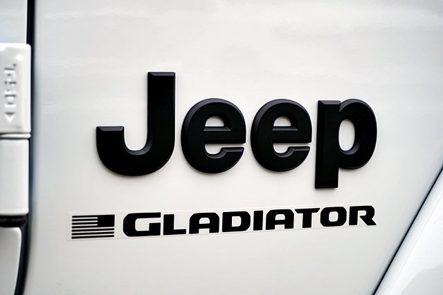 New 2025 Bright White Clear-Coat Exterior Paint Jeep Willys image 12