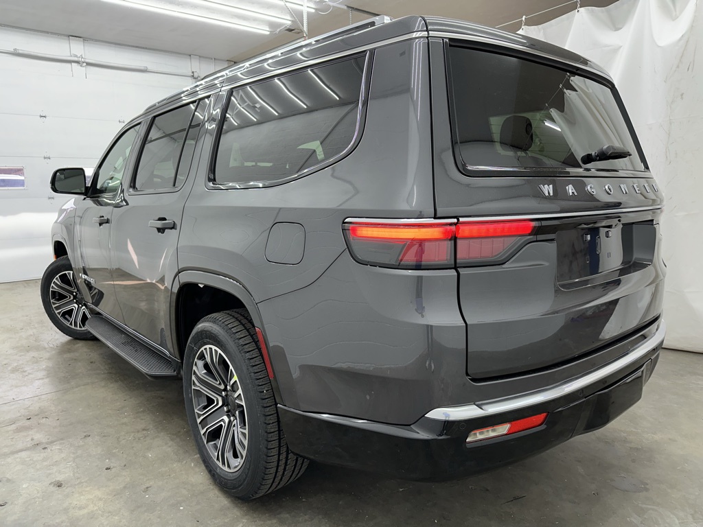 2024 Jeep Wagoneer Base photo 5
