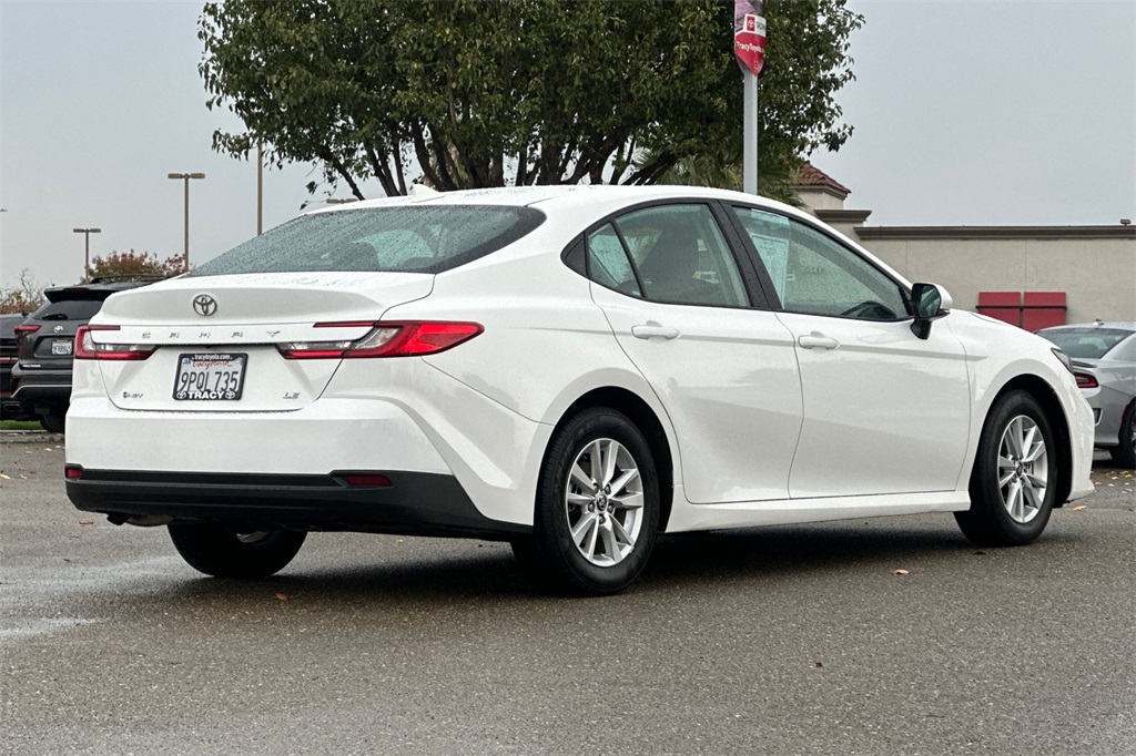 2025 Toyota Camry LE photo 4