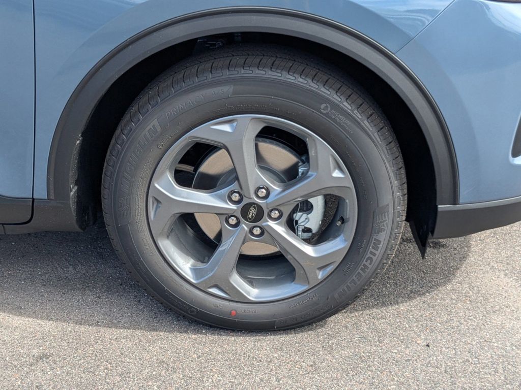 2026 Ford Escape ST-Line photo 9