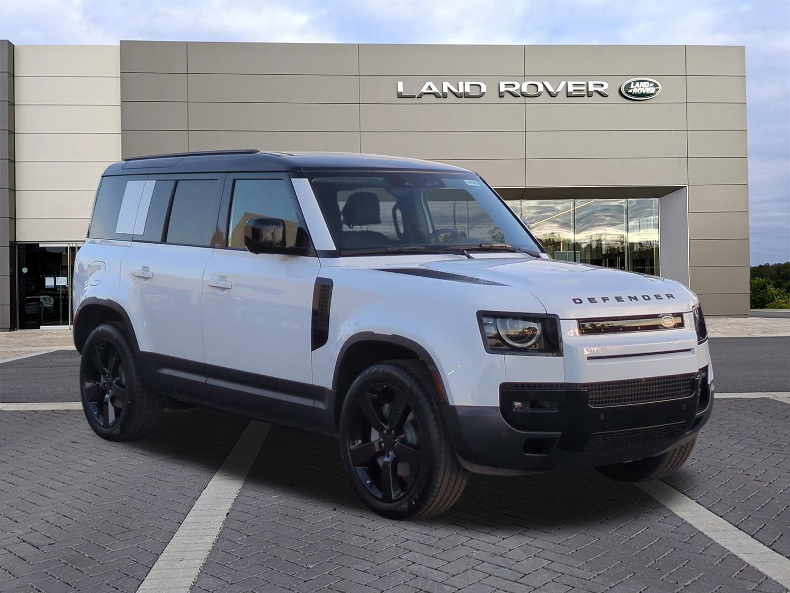 2026 Land Rover Defender S photo 2