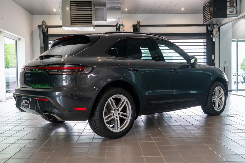 2025 Porsche Macan Base photo 9