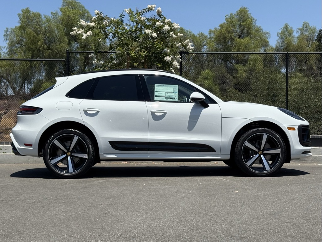 2025 Porsche Macan S photo 5