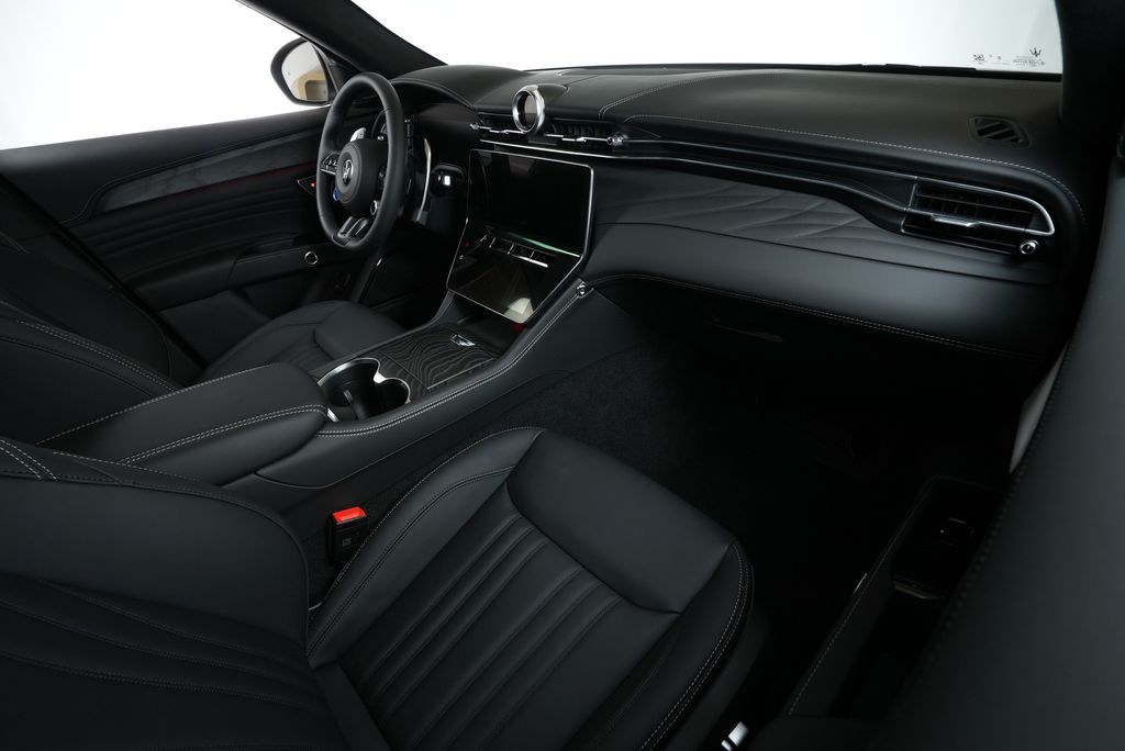 2025 Maserati Grecale photo 21