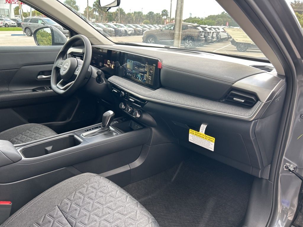 2025 Nissan Kicks SV photo 33