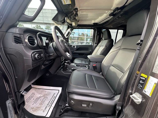 2025 Jeep Wrangler Sahara photo 22