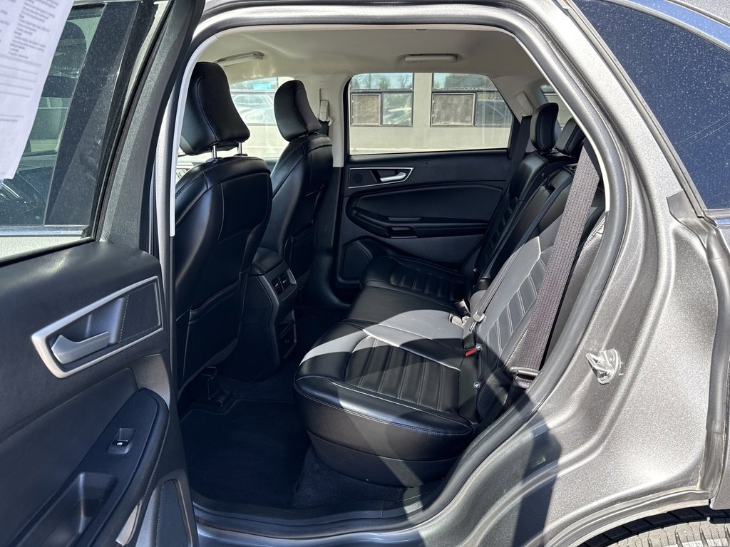 2023 Ford Edge SEL photo 8