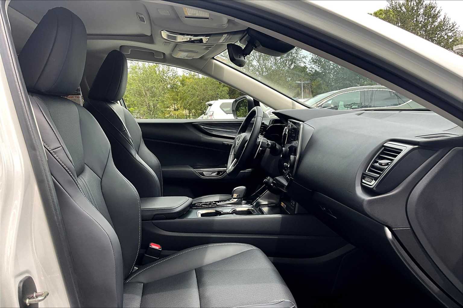 2025 Lexus NX Premium photo 7