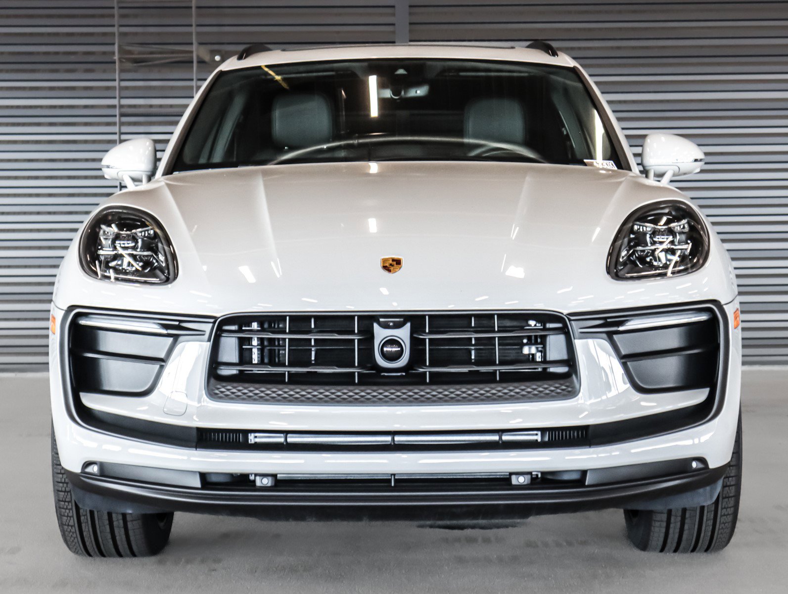 2025 Porsche Macan T photo 6