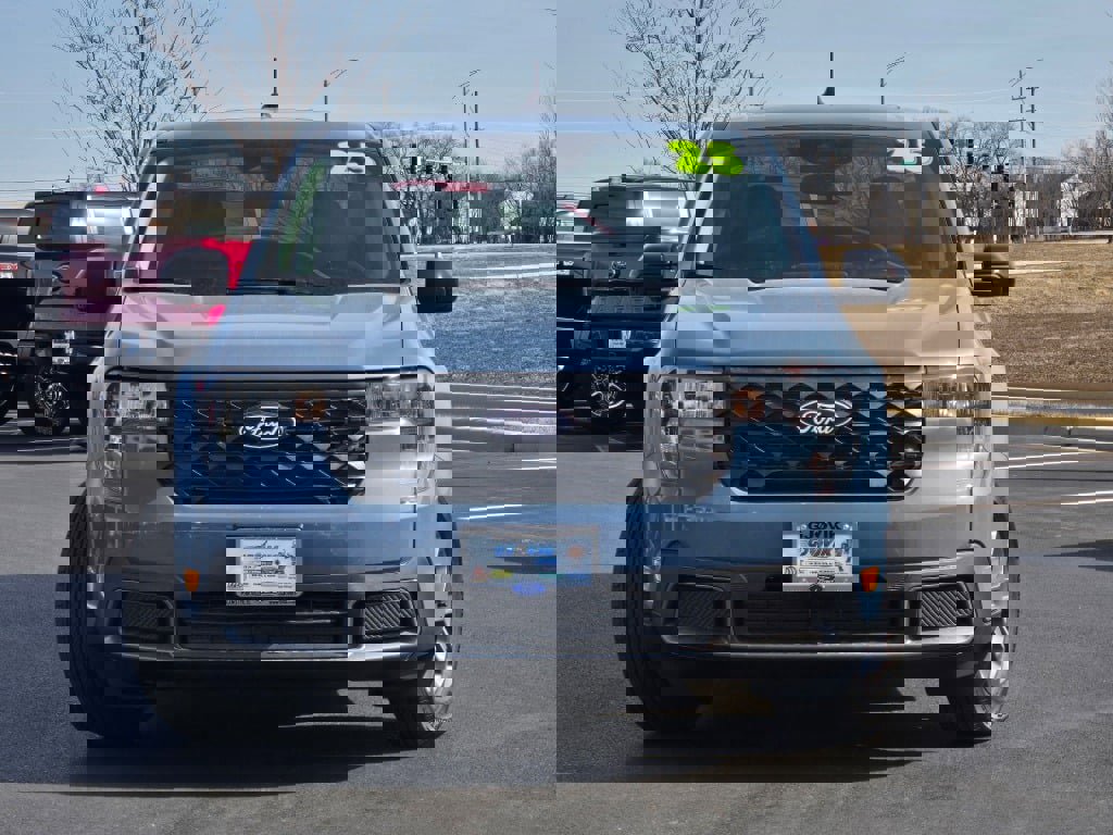 2025 Ford Maverick XLT photo 2