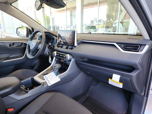 2025 Toyota RAV4 Hybrid LE photo 19