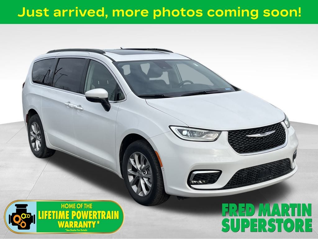 2023 Chrysler Pacifica Touring L's photo