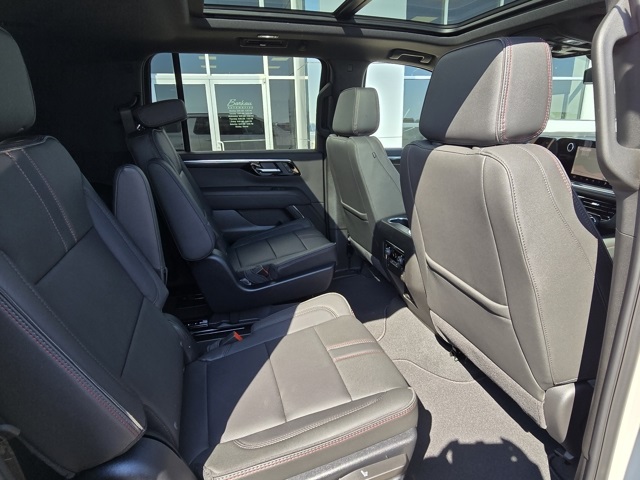 2025 Chevrolet Suburban RST photo 28
