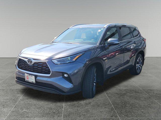 2024 Toyota Highlander XLE photo 2