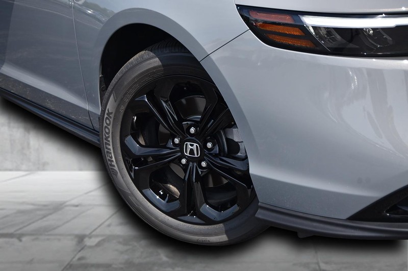 2025 Honda Accord SE photo 3