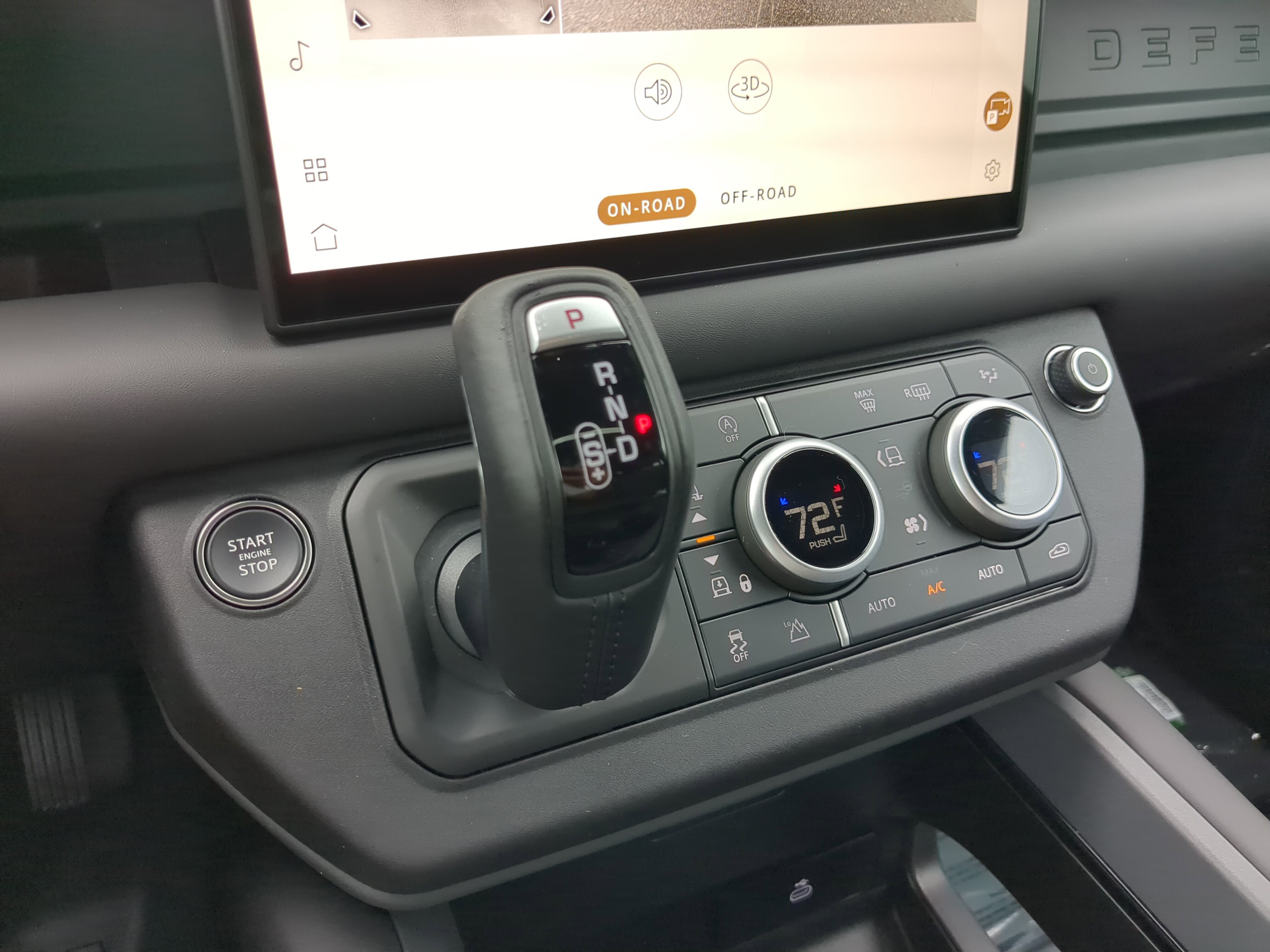 2025 Land Rover Defender 110 S photo 17