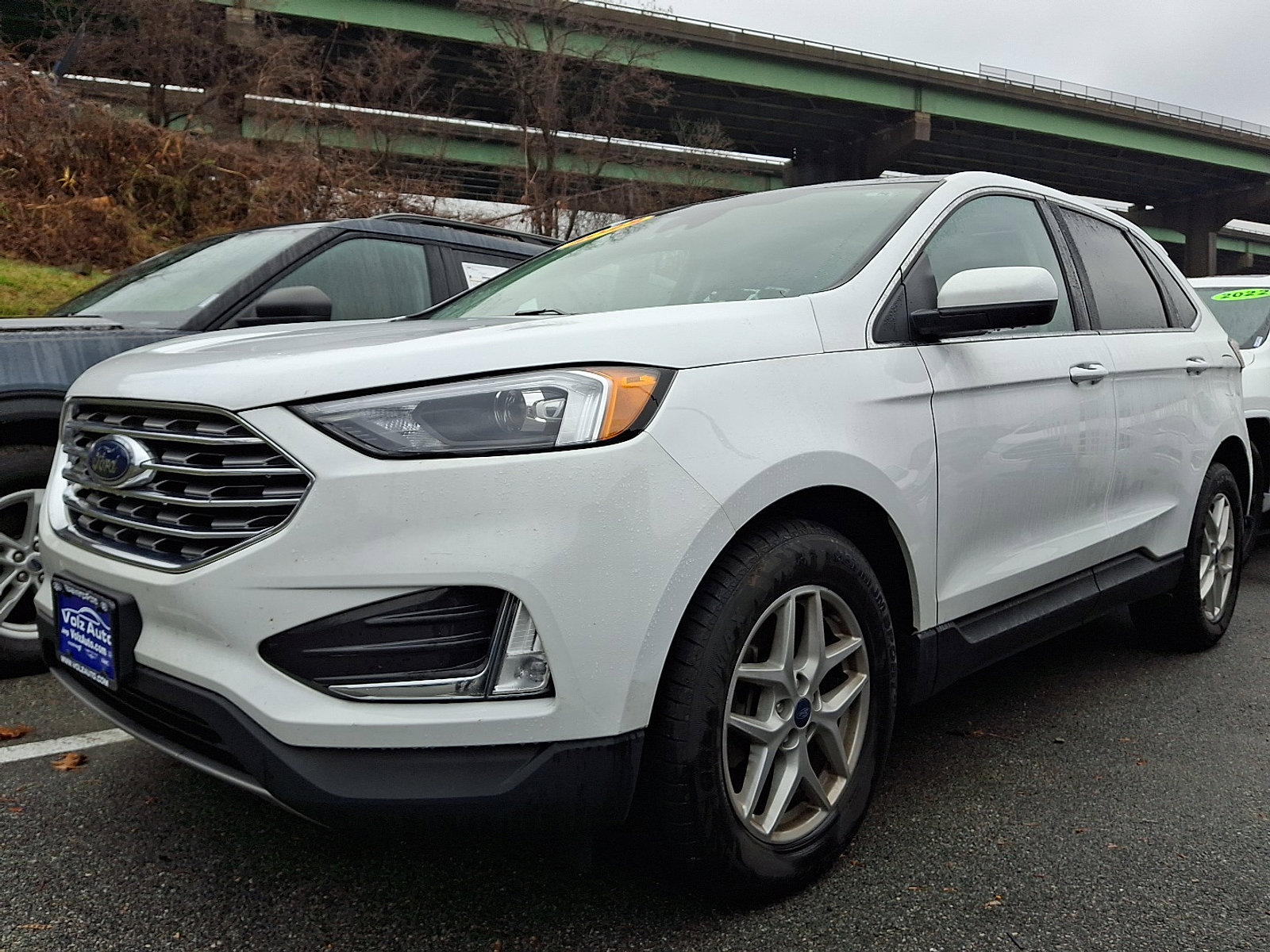 2022 Ford Edge SEL photo 2