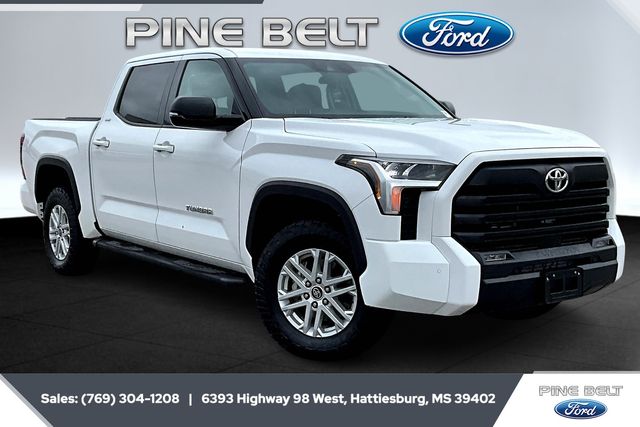 2023 Toyota Tundra SR5's photo