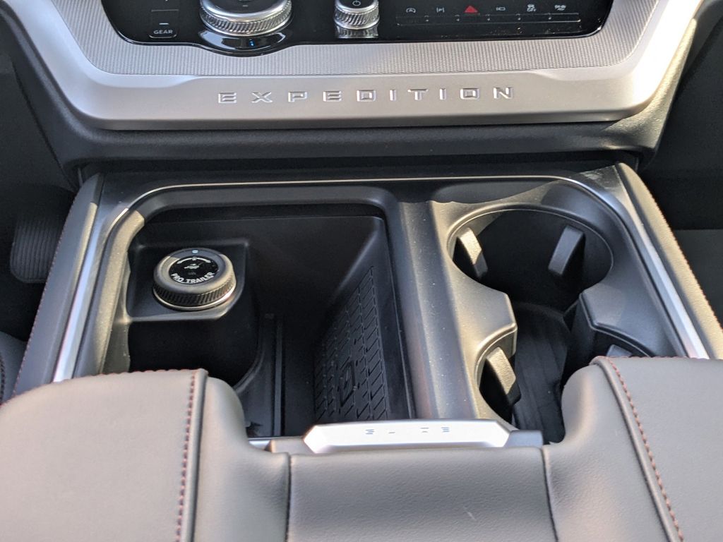 2025 Ford Expedition photo 22