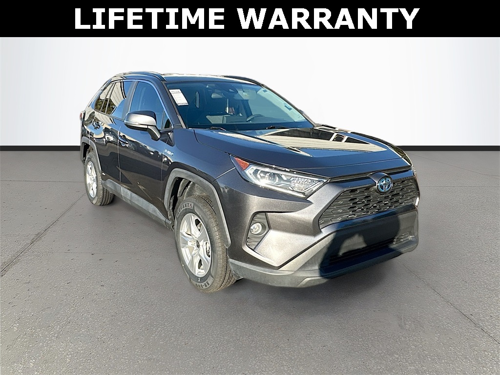 2021 Toyota RAV4 XLE's photo
