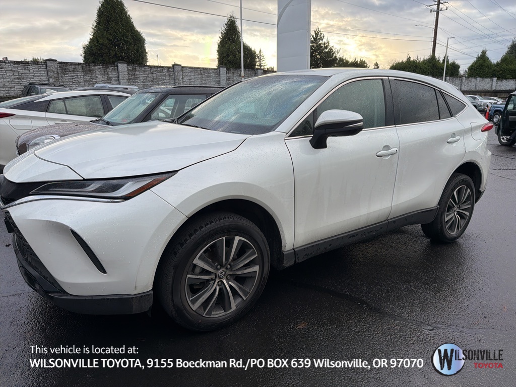 2024 Toyota Venza LE's photo