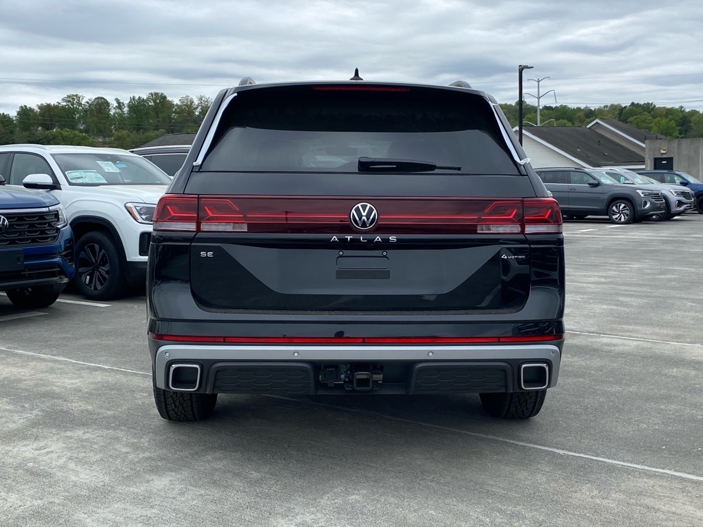 2025 Volkswagen Atlas Peak Edition SE photo 2