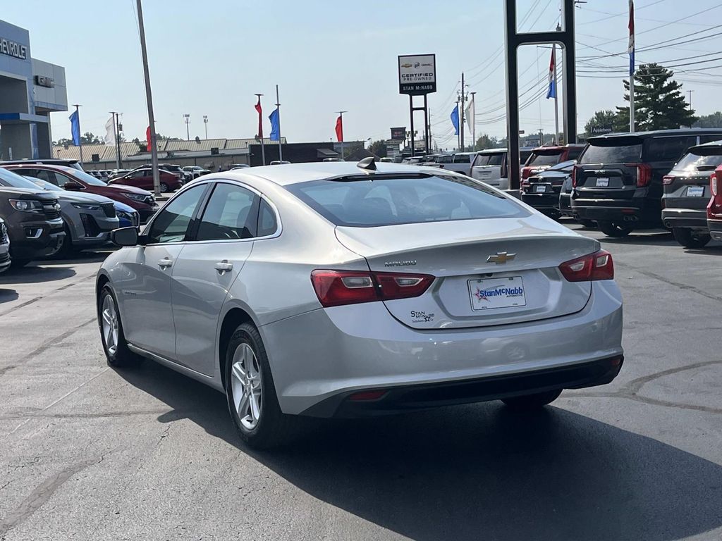 2022 Chevrolet Malibu LS photo 5