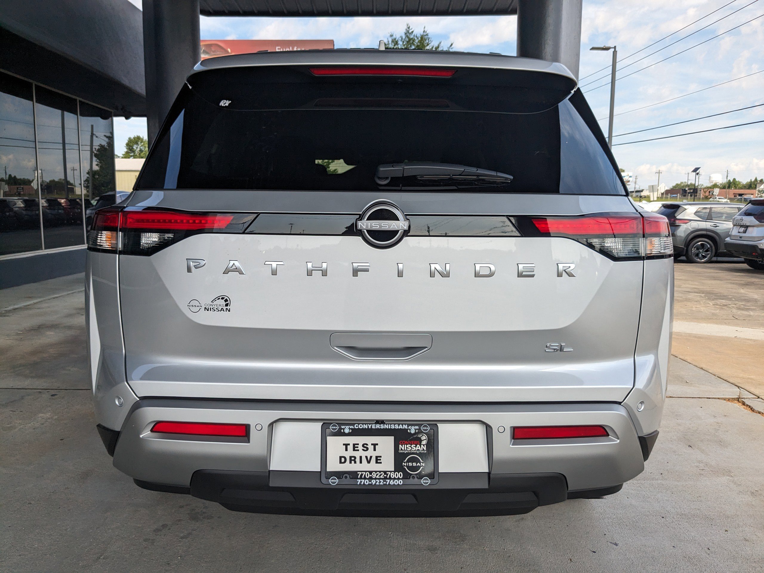 2025 Nissan Pathfinder SL photo 4