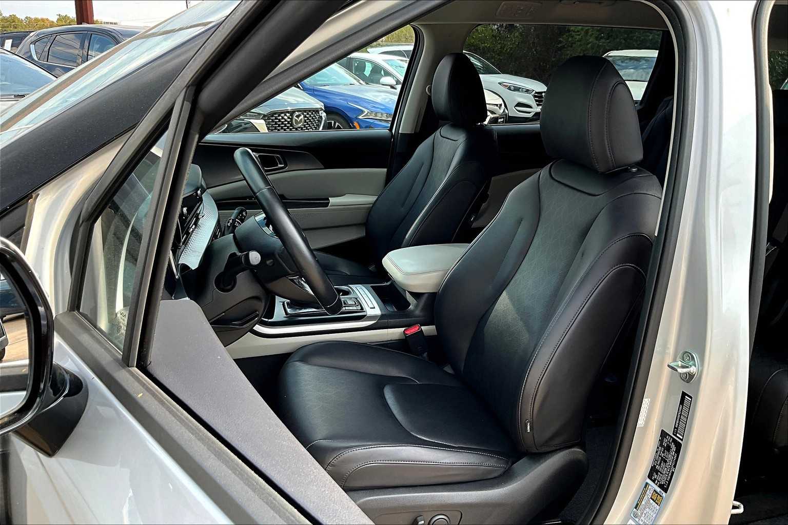 2023 Kia Carnival LX photo 6