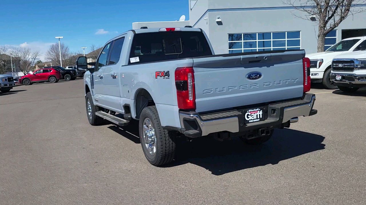 2025 Ford F-350 Lariat photo 3