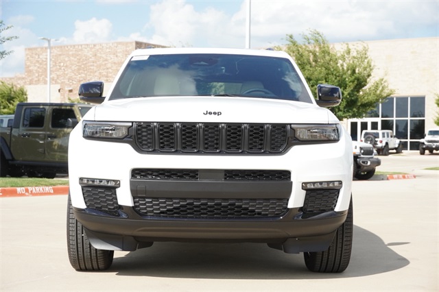 2025 Jeep Grand Cherokee Limited photo 2