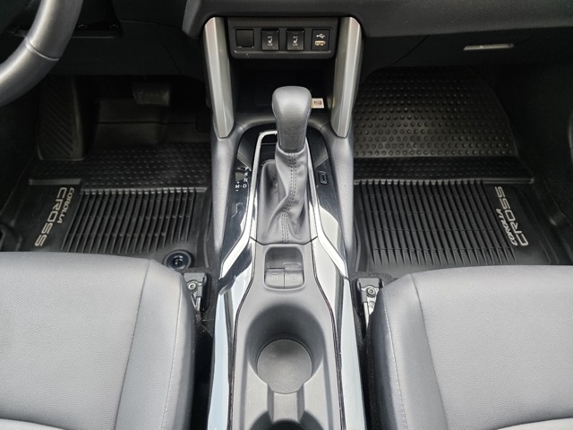 2022 Toyota Corolla Cross XLE photo 21