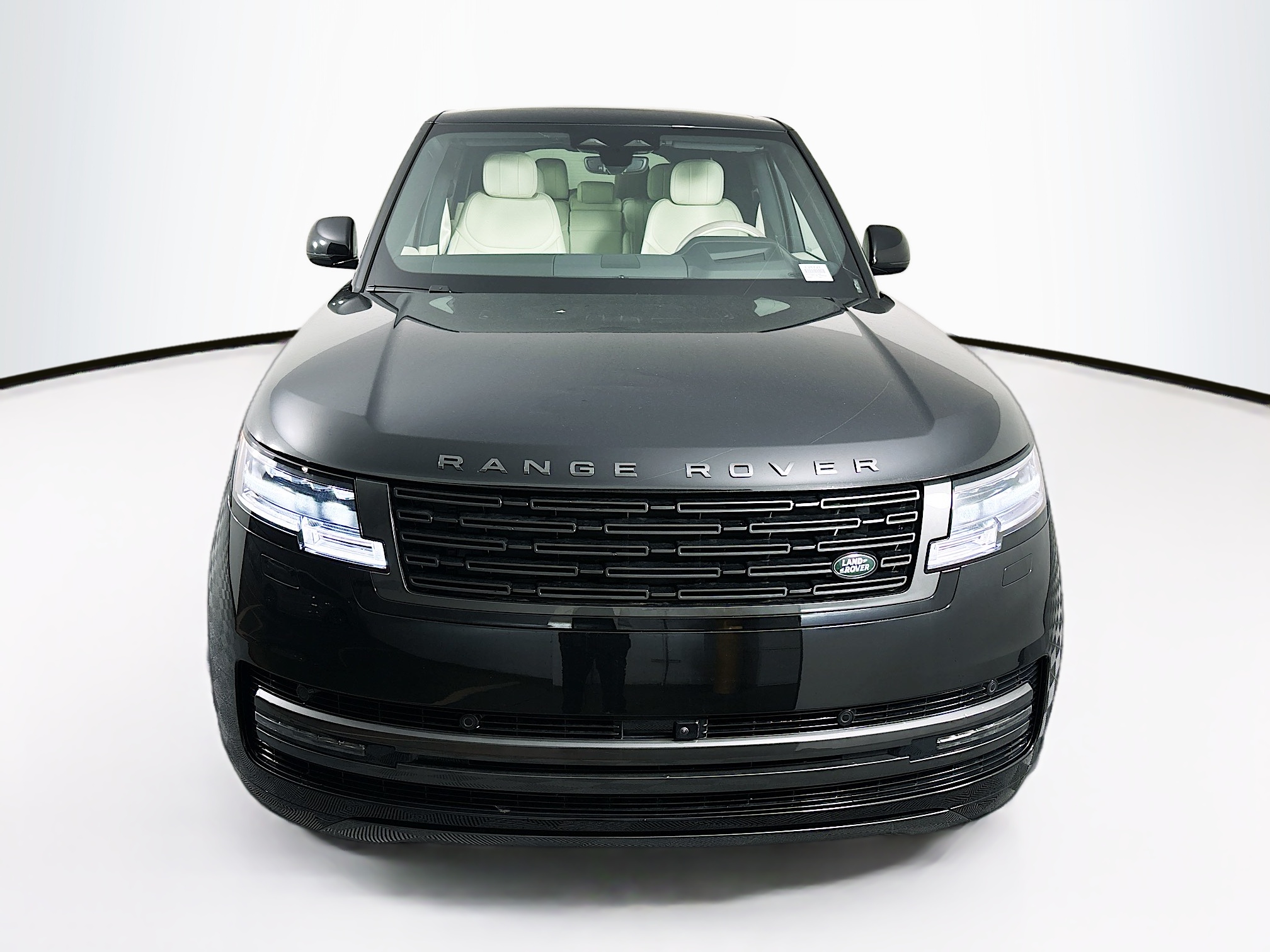 2025 Land Rover Range Rover SE photo 2