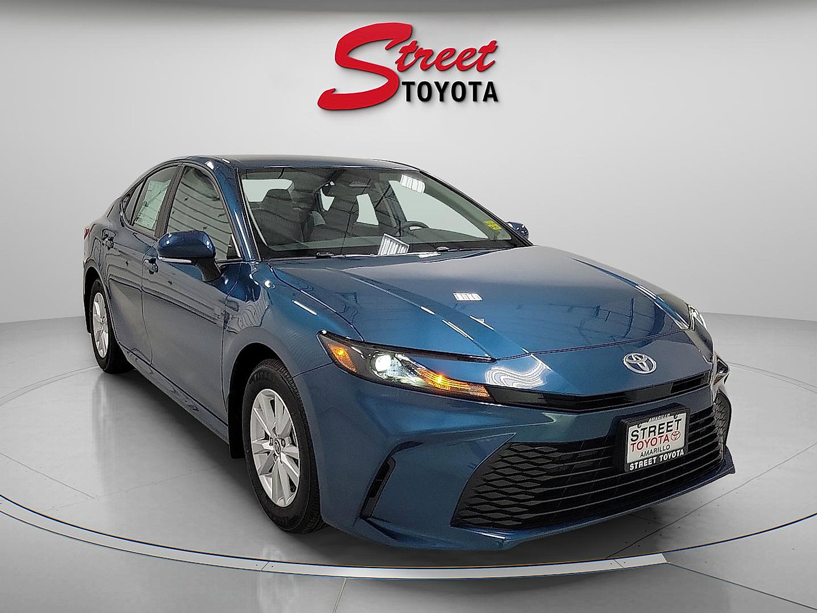 2025 Toyota Camry LE photo 4